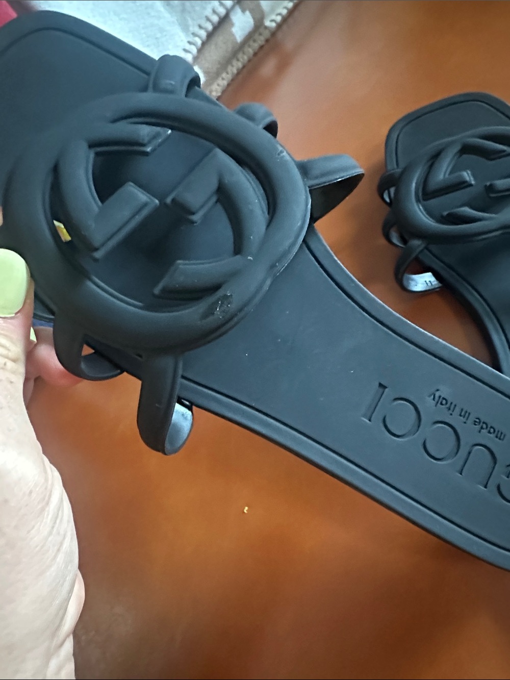 GG interlock Matte Black Rubber GG Slide Sandals - Picture 6 of 6